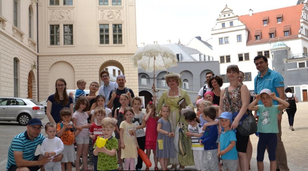 Wycieczka po Dreźnie śladami polskiej kultury była podzielona na dwie grupy: I grupa - dzieci młodsze, spotkanie w szkole.