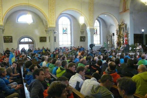 Żeby osiągnąć sukces, czyli ukończyć zawody, potrzebna jest solidarność zespołu i wzajemna pomoc (fizyczna i psychiczna).