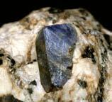 O geoturystyce, geostanowiskach i przewodniku geoturystycznym Geoturystyka to nowa gałąź turystyki, turystyka geologiczna, nastawiona na poznawczą eksplorację zjawisk przyrody nieożywionej oraz