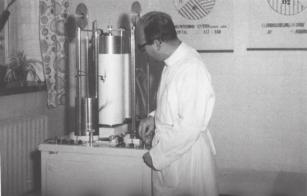 KRONIKA Janusz Kowalski, Leszek Radwan Instytut Gruźlicy i Chorób Płuc w Warszawie Diagnostyka czynnościowa płuc w Polsce rys historyczny Development of respiratory function investigation in Poland