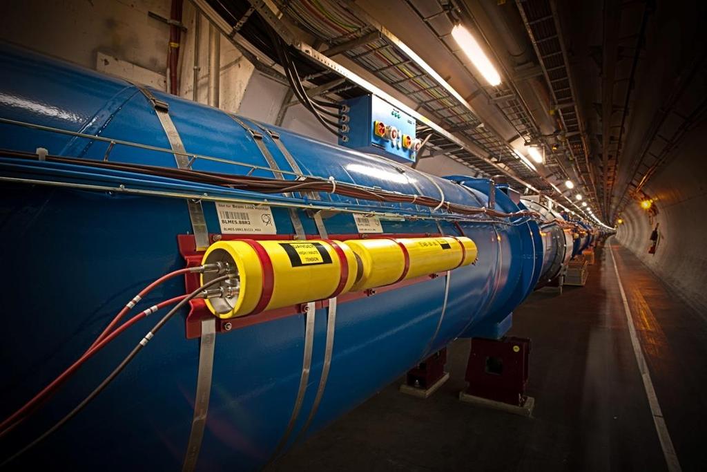 LHC krótka historia 2006-08 ukończona budowa 4 detektorów i LHC 19 września 2008 przy podnoszeniu energii do 5 TeV awaria jednego z
