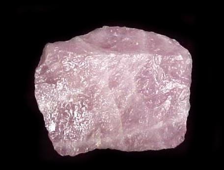 Kwarc (SiO2) minerał z gromady krzemianów przestrzennychzbudow any głównie z dwutlenku krzemu.