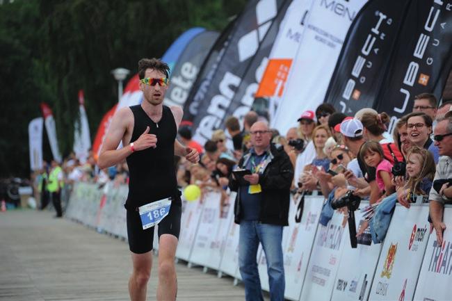 PAMIĘTAJ, ZABIERZ ZE SOBĄ Pływanie czepek, który każdy uczestnik otrzyma w pakiecie startowym, strój triathlonowy / strój do pływania,