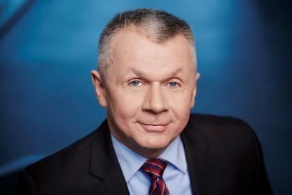 Ukończył wiele szkoleń z zakresu: audytu, odpowiedzialności i kompetencji kadry zarządzającej, finansów dla menedżerów oraz kursów na członków zarządów i rad nadzorczych spółek.