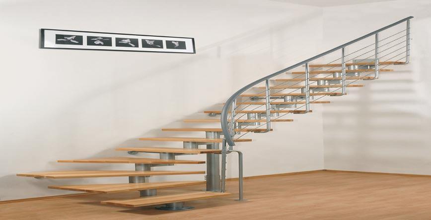 ATRIUM SEGMENT TYPOWY KOMPLET ZAWIERA: 15 elementów konstrukcji, 15 stopni drewnianych, jednostronną balustradę.