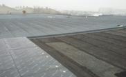 Remont pokrycia z dociepleniem W przypadku gdy zachodzi konieczność dodatkowego ocieplenia połaci dachowej, remont dachu można przeprowadzić z zastosowaniem warstwowych płyt styropianowych BITERM lub