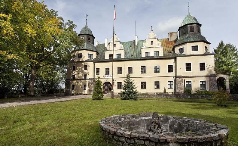 Obiekt wzniesiony dla księcia Wilhelma Bolko von Hochberg wzorowany był na późnorenesansowym zamku Varenholz w Westfalii.