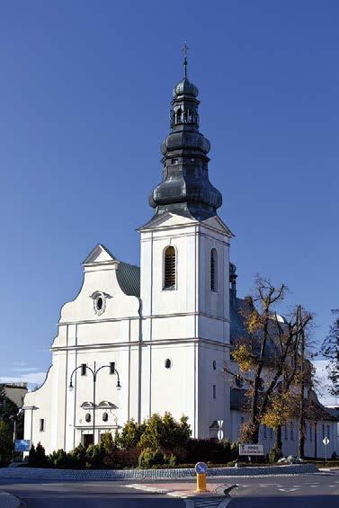 Warto odwiedzić wpisany do rejestru zabytków wczesnobarokowy kościół pw. NMP i św. Michała Archanioła w Wieleniu. Jego polichromowane wnętrze utrzymane jest w stylu regencji z 1615 r.