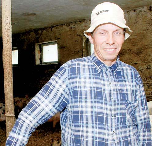 nr 19, czerwiec 2010 Rolnictwo 11 Nie ma chłopa we wsi Na samym początku niewielkiej wioski w gminie Włocławek, tuż za znakiem informacyjnym Koszanowo, od niepamiętnych czasów rozciąga się