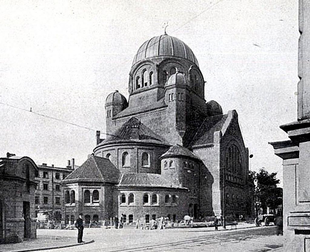 Nowa Synagoga Poznań Po I wojnie światowej, Poznań stanął przed trudnym wyborem. Mieszkańcy musieli wybrać do którego państwa chcą należeć.