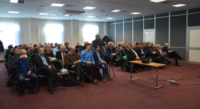 "NIE" dla nowych zasad drewna Dodano: 16.02.2017 16 lutego br. odbyła się ogólnopolska narada przemysłu drzewnego.