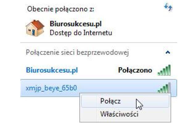 Jeśli już mamy zainstalowane aplikacje możemy przejść dalej. Podłączamy kamerę do zasilacza który został dostarczony wraz z kamerą i podłączamy do prądu.