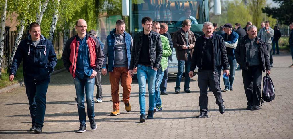 WIEŚCI Z SBS Na Targi Grupy SBS PRZECIEKAJĄCE DACHY NAMIOTÓW, ZAKOPUJĄCE SIĘ SAMOCHODY, BRODZENIE PO KOSTKI W BŁOCIE, PROTESTY GRUP AA, FIZJOTERAPEUCI BIJĄCY NA ALARM Z POWODU CIĘŻARU TOREB Z