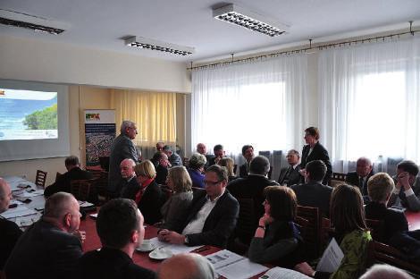 Również w ramach tego działania, w dniu 17 kwietnia 215 r. zorganizowano seminarium pt. Warunki przewietrzania i jakość powietrza w Krakowie (Ryc. 1.5) połączone z wizytą studyjną przedstawiciela Norweskiego Instytutu Meteorologicznego, która odbyła się 16 kwietnia 215 r.