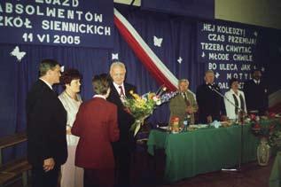 Podziękowania dla prezesa Stowarzyszenia sienniczan Jerzego Smolińskiego w czasie obrad XIV Zjazdu absolwentów w 2005 r. dziejów Mazowsza i kraju.