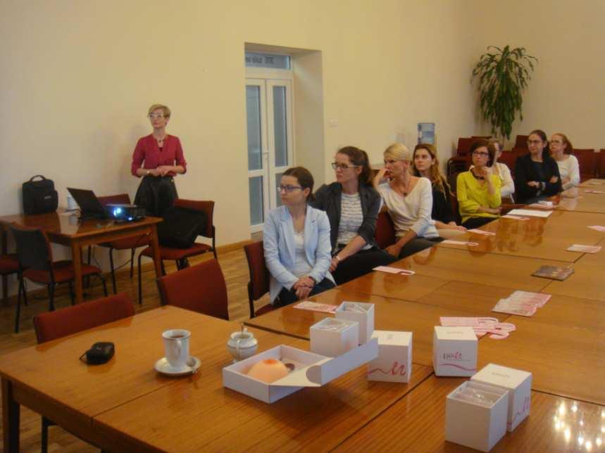 Zdjęcie nr 35. Instruktaż samobadania piersi w Urzędzie Miejskim w Chodzieży w dniu 19.10.2016r. WNIOSKI 1. Największym powodzeniem cieszą się programy profilaktyczne realizowane w przedszkolach. 2.