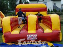 Bungee Run (naciąganie gumowych lin) Bunge-run to bardzo popularne urządzenie do rywalizacji. Idealnie sprawdza się na piknikach, festynach i wszelkich imprezach rekreacyjnych.