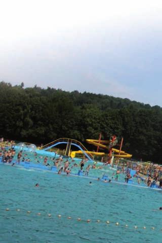 Od roku funkcjonuje też aquapark w Świeradowie, działający przy Malachicie, czynny od godz. 9 do 20. To wprawdzie nie ta skala, co w Jeleniej Górze, ale atrakcji jest sporo.