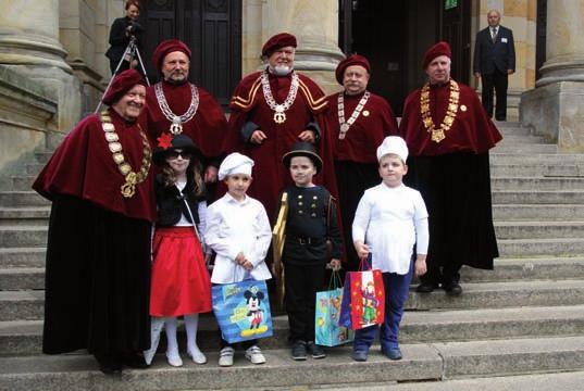 Nr 26, 1 lipca 2014 25 70 lat zgorzeleckiego rzemiosła - Jak pan popadł w rzemiosło? - Przyjechałem do Zgorzelca jako młody, 24-letni chłopiec, z województwa lubelskiego. Po prostu - szukałem pracy.