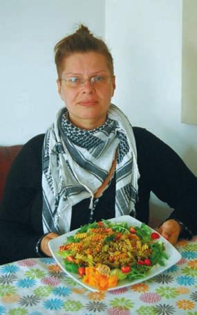 RADZIMY SOBIE 26 Nr 26, 1 lipca 2014 Od kilku tygodni biję się z myślami. Mam, a właściwie mamy przed sobą ważną życiową decyzję. To już 3 lata, jak mieszkamy z mężem i dwójką dzieci za granicą.