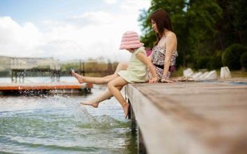 WAKACJE NAD JEZIOREM 2017 03.07.-27.08.2017 Gorąco i wakacyjnie witamy Państwa w Hotelu Anders w Starych Jabłonkach. Poniżej przedstawiamy program, który pozwoli Państwu aktywnie spędzić czas.