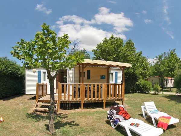Domek Villa plus 4 osoby dorosłe + 2 dzieci To komfortowy, wygodny domek idealny dla 4 osób dorosłych i 2 dzieci osób.