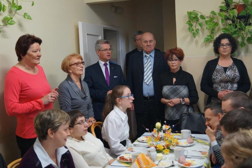 str.6 Śniadanie Wielkanocne 1 kwietnia 2015 roku mieliśmy w Warsztacie Śniadanie Wielkanocne. Byli zaproszeni goście.