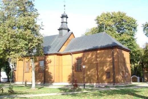 Malownicze krajobrazy tutejszych miejscowości kuszą do spacerów i przejażdżek rowerowych.