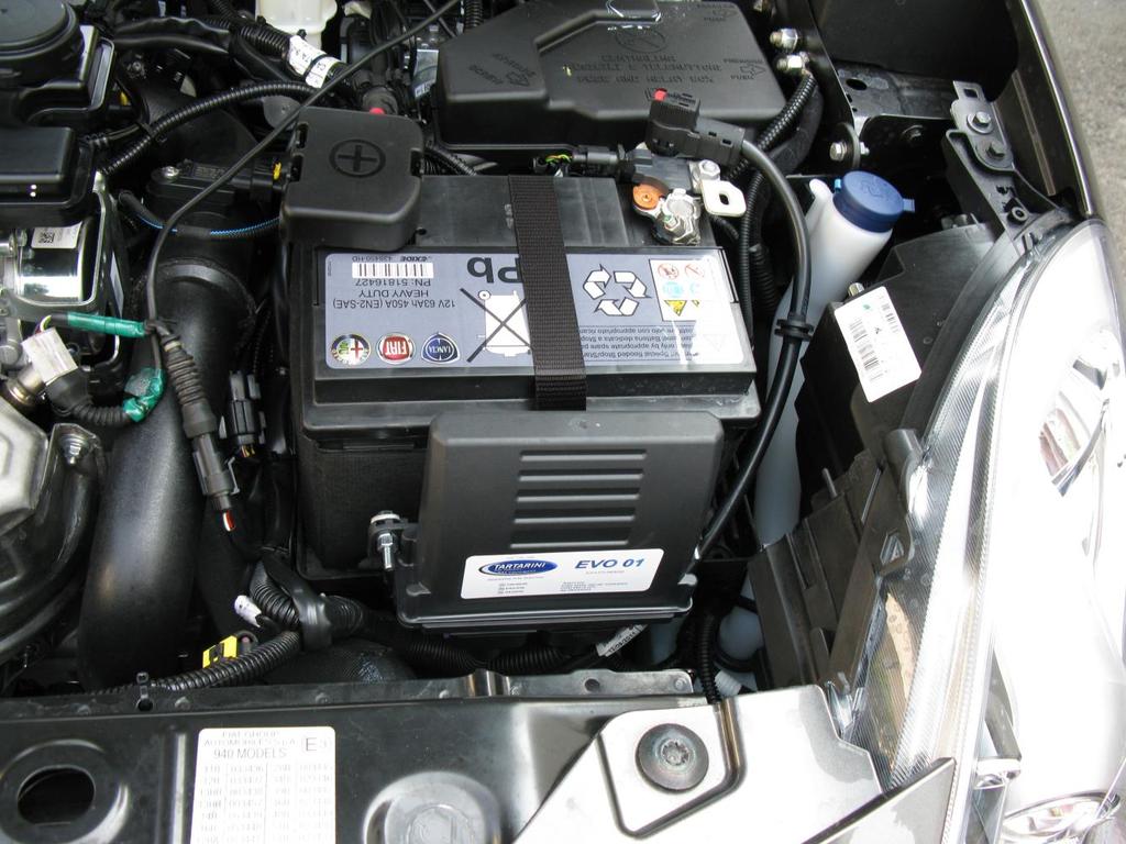 Zabudowa elektronicznej jednostki sterującej ECU GAZ montować złączem elektrycznym w dół Mocować na wsporniku przykręconym do podstawy akumulatora. Rys. 15.