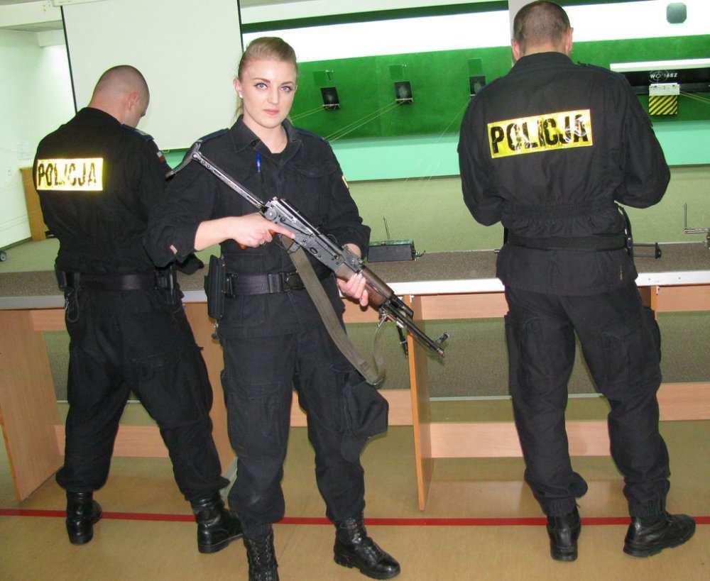 strzelań policyjnych.