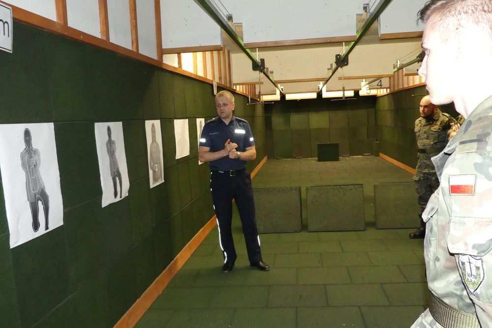 Wizyta stworzyła również funkcjonariuszom doskonałą okazję do promowania zawodu policjanta.