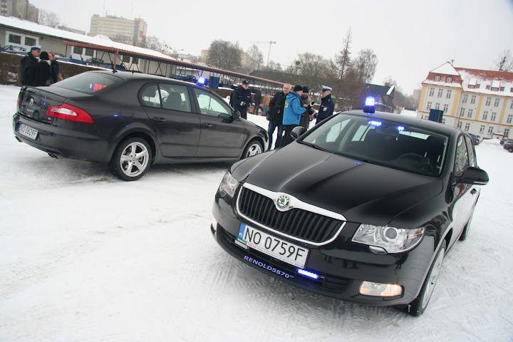 3 z 30 2012-03-09 22:27 Żeby było tego mało od 1 marca 2011 na drogi województwa wkroczyły kolejne już radiowozy z kamerami jakimi są Alfy Romeo 159 dostarczone ilości 10 sztuk przez Komendę Główną