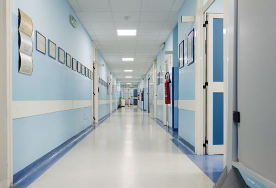 Dodatkowym atutem będzie głębokie matowe wykończenie, dzięki czemu malowane powierzchnie będą równe i będą lepiej rozpraszały światło, co jest ważne przy mocno oświetlonych pomieszczeniach.