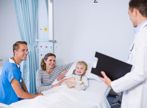 06 sale pacjentów 07 sale rehabilitacyjne Pomieszczenie, w którym przebywa pacjent powinno być przede wszystkim czyste, wygodne i dawać poczucie spokoju.