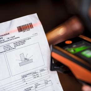 KORZYŚCI Płynne zarządzanie jakością spawania, instrukcjami WPS i kwalifikacjami personelu za pomocą jednego, wygodnego rozwiązania cyfrowego Stałe monitorowanie pełnej zgodności z instrukcjami WPS