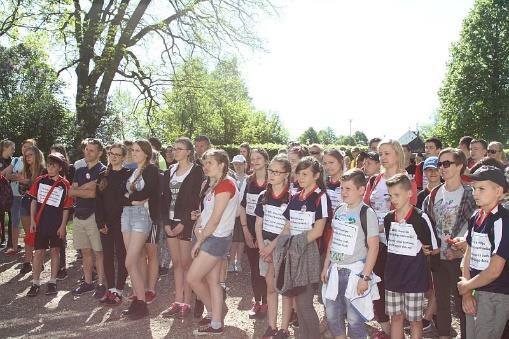Zadaniem drużyn było pokonanie jednej z dwóch tras - rowerowej i pieszej, biegnących od