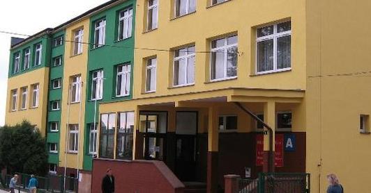 Powiatowy Zespół Szkół Nr 3 w Kościerzynie wyłoniony w drodze konkursu kandydat Pani Aneta Domeracka. Pani Aneta Domeradzka od 1999 r.