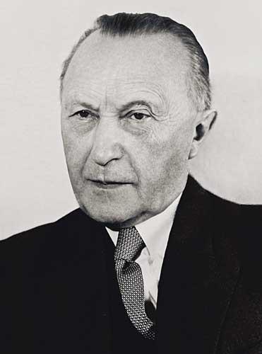 Konrad Adenauer (1876-1967), pierwszy kanclerz demokratycznych Niemiec.