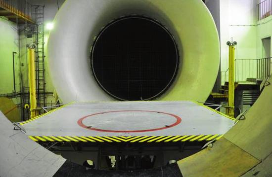 Instytut Lotnictwa Badania modeli œmig³owców w tunelu aerodynamicznym Stanowisko Pomiarowo Steruj¹ce mo na wykorzystywaæ do badania modeli kad³ubów wirop³atów wraz z obracaj¹cym siê wirnikiem.