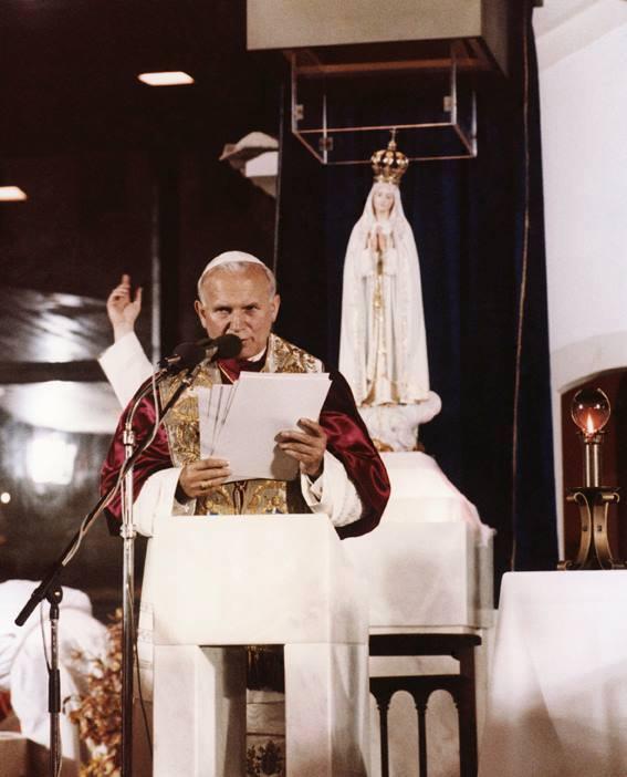 Nieopisaną radość sprawiła Janowi Pawłowi II beatyfikacja Hiacynty i Franciszka, dwojga pastuszków z Fatimy, której dokonał w portugalskim sanktuarium maryjnym w 2000 roku.