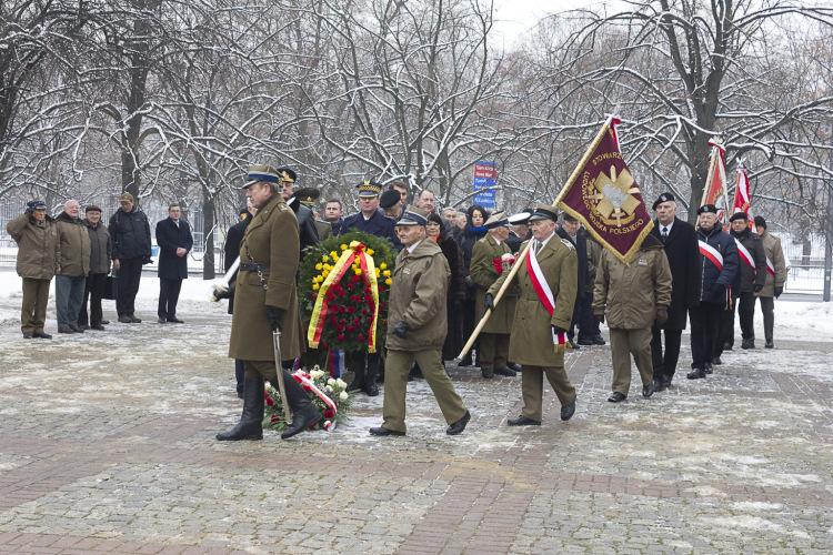 T Pawłowski za: http://wwwngpwestsidegrouppl/str/tekst3722html Z okazji wyzwolenia Warszawy pod pomnikiem Pierwszej Armii Wojska Polskiego oraz przy Grobie