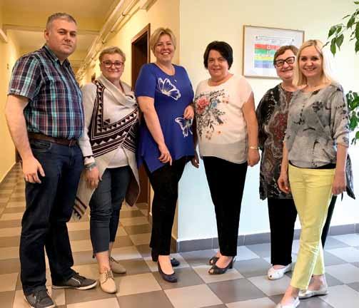 13 czerwca W Wejherowie Przewodnicząca Anna Czarnecka oraz Wiceprzewodnicząca Marzena Olszewska-Fryc z okazji Międzynarodowego Dnia Pielęgniarki i Dnia Położnej wręczyły odznaczenia Złote Czepki oraz