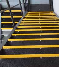 Dzięki nakładkom w łatwy i tani sposób można zabezpieczyć zarówno śliskie schody w zakładach pracy jak i miejscach użyteczności
