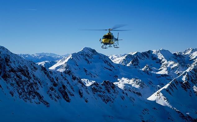 LOT ŚMIGŁOWCEM NAD PIRENEJAMI Zobacz Andorę z góry i delektuj się panoramicznym lotem helikopterem. CENA: 10 minut lotu - 85 /os. Atrakcja w ciągu jazdy na nartach. Minimum 4 osoby.