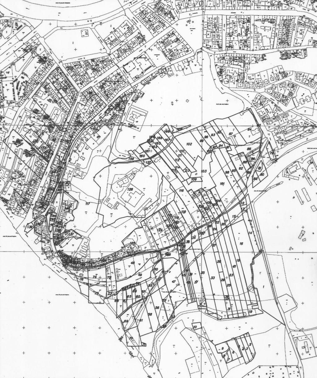 1. Przygotowanie i opracowanie komputerowe materiałów mapowych... 117 Ilustracja 41. Rysunek przeglądowy położenia działek w części obszaru Starego Podgórza wg stanu z 2003 r.