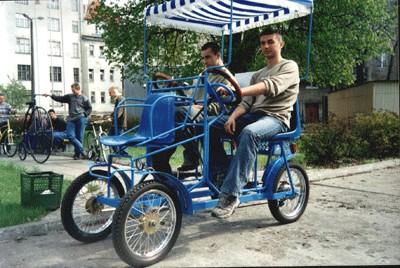 Wózek rowerowy Wózek rowerowy: pojazd o szerokości powyżej 0,9 m przeznaczony do przewozu osób lub rzeczy poruszany siłą mięśni osoby jadącej tym pojazdem; wózek rowerowy może być wyposażony w