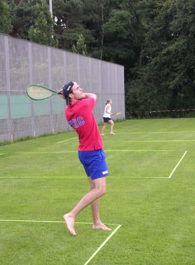 6. Turnieje Crossminton jest doskonałą dyscypliną turniejową, ponieważ jednocześnie można stworzyć wiele boisk, a mecze trwają krótko, nawet dla większych grup.