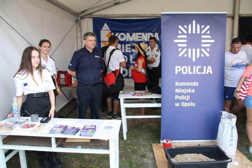 Jak co roku, funkcjonariusze na swoim stoisku propagowali bezpieczeństwo w ruchu drogowym. Policjanci czuwali też nad bezpieczeństwem uczestników imprezy.