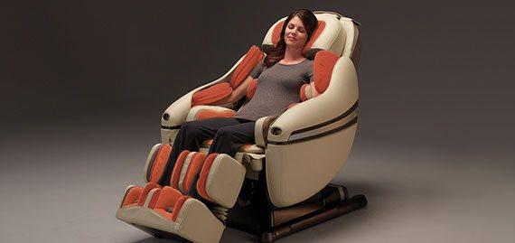 Ten fotel masujący dostarcza pełnego masażu powietrznego rąk to znaczy że aż 20 poduszek powietrznych skierowanych jest na masaż jednej ręki, a dokładnie: masowane jest ramię, przedramię i palce.