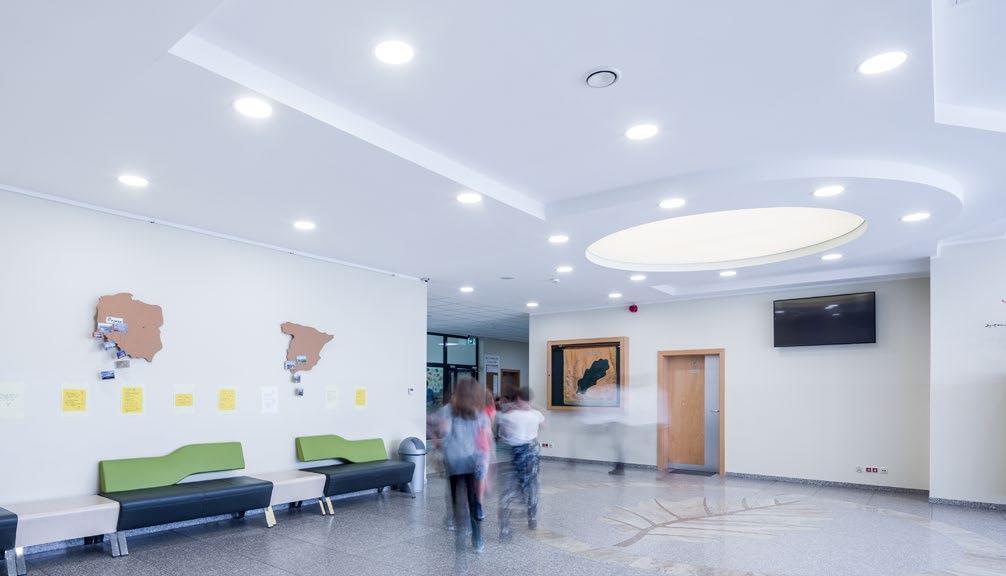 Studium przypadku Porównanie zużycia energii 15054 7585 60216 36129 17925 OSZCZĘDNOŚCI 30340 EVG 18204 LED Moc sumaryczna [W] Zużycie energii [kwh/rok] Roczny koszt energii [PLN] Amortyzacja kosztów